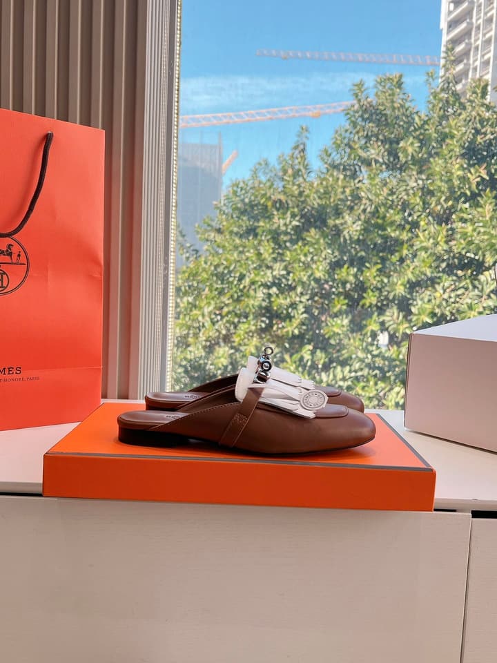 Hermès Calfskin Mules – 25SS/FW Collection in Black Embossed Leather With Silver Hardware