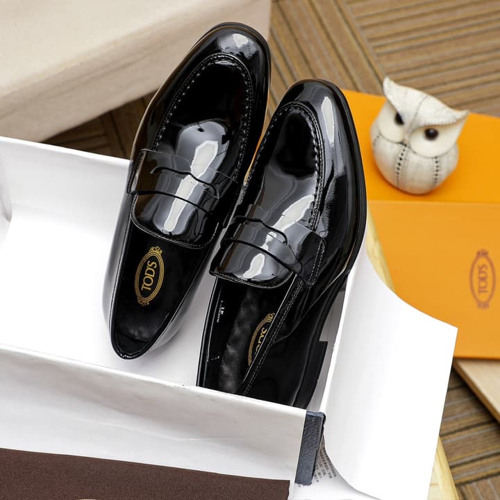 Tod's Classic Men's Driving Shoes in Polished Black