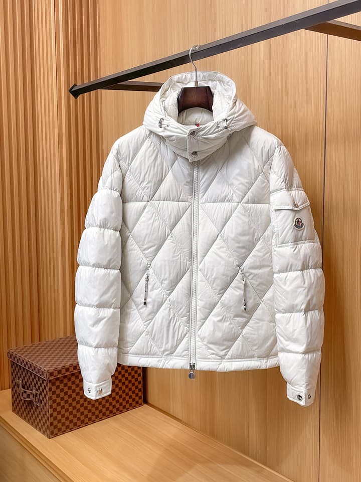 Moncler Structural Tailored Down Jacket – 2025 Collection in Diamond Quilted Black