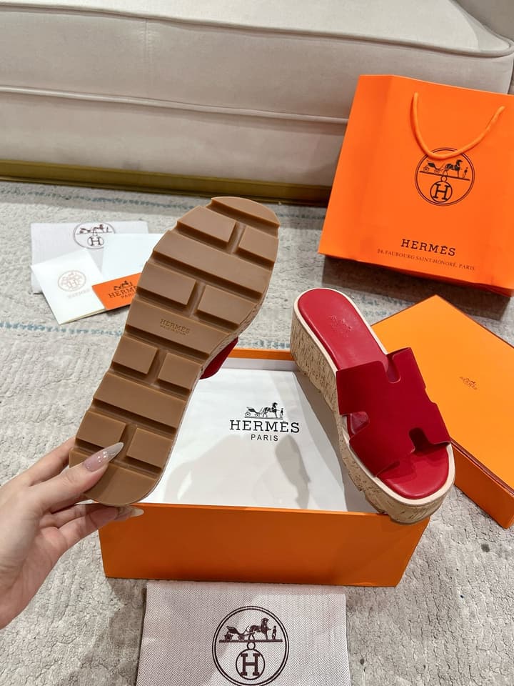 Hermès Wedge Sandals – 2024 Spring/Summer Collection in Bright Red Suede