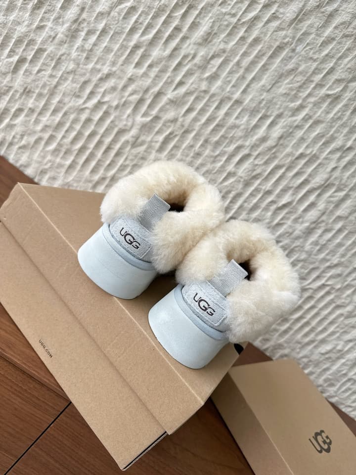 UGG Sheepskin Fur-Lined Slippers – Autumn/Winter Collection in Tall Light Pink With Cream Fur
