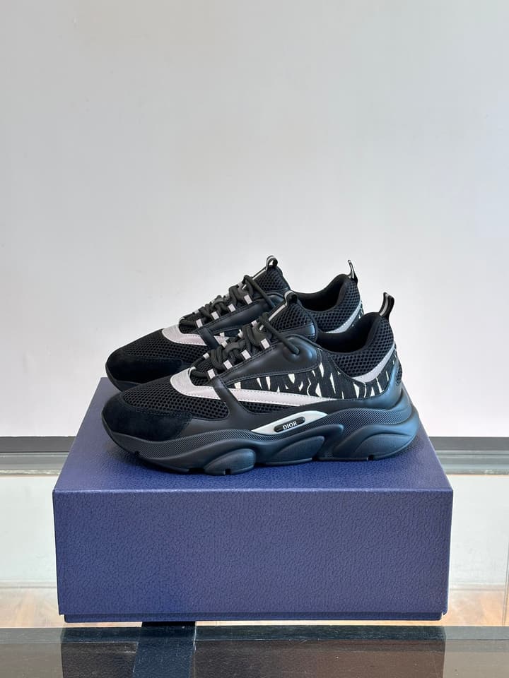 Dior B22 Men's Retro Jogging Sneakers in Black And White Patterned
