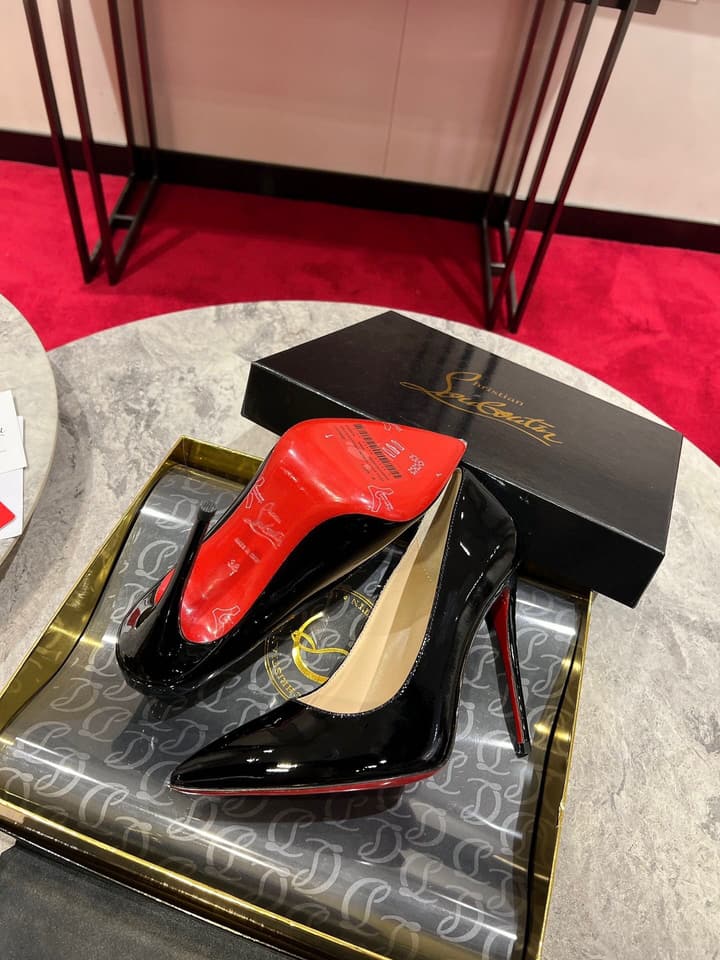 Christian Louboutin Classic Kate Patent Pumps in Black Patent Leather