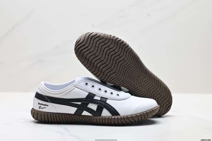 Onitsuka Tiger TSUNAHIKI Slip-On Casual Sneakers in Cream With Navy Stripes
