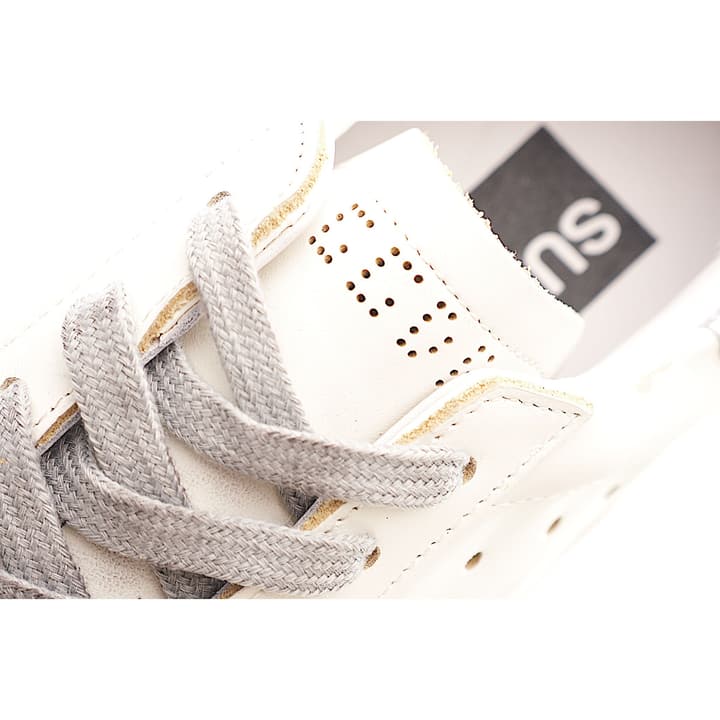 Golden Goose Super Star Sneakers – 2023 Collection in Bright Metallic Outline Star