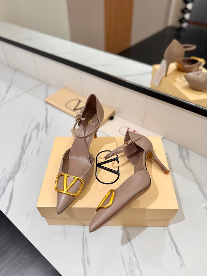 Valentino Garavani VLogo Signature Slingback Sandals in Classic Black