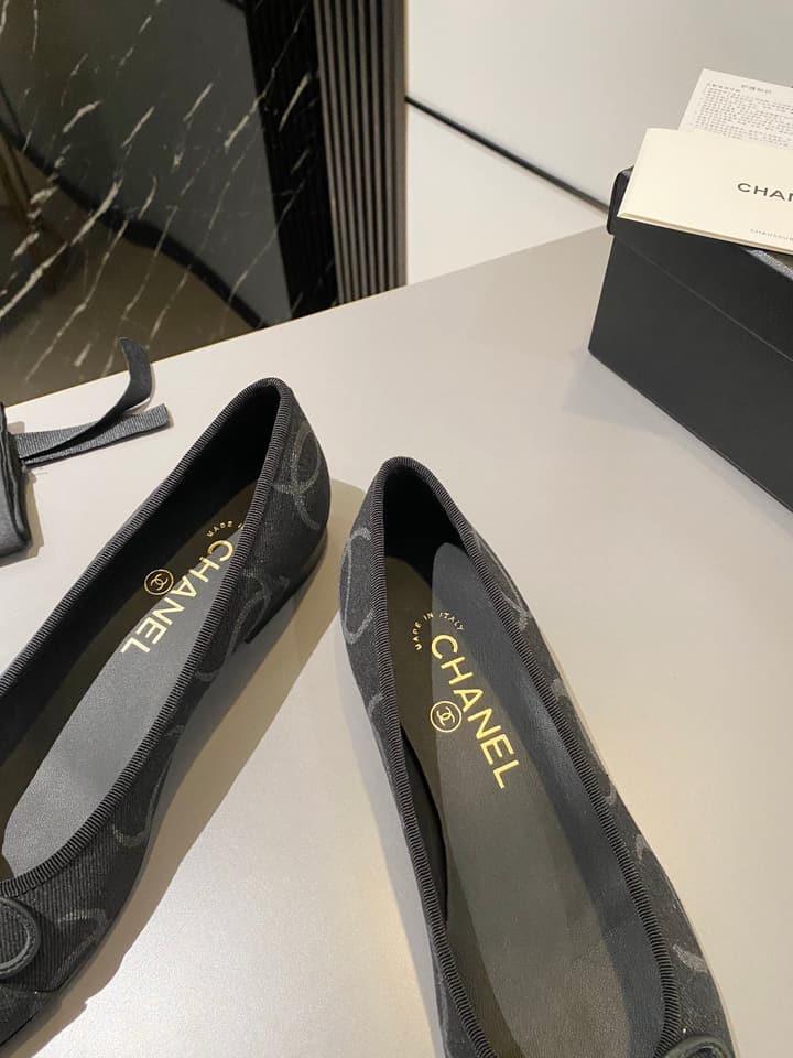 Chanel Classic Ballet Flats in Fuchsia Embossed