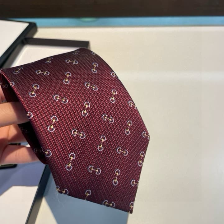 Gucci Men's Jacquard Silk Tie in Black Gg Pattern