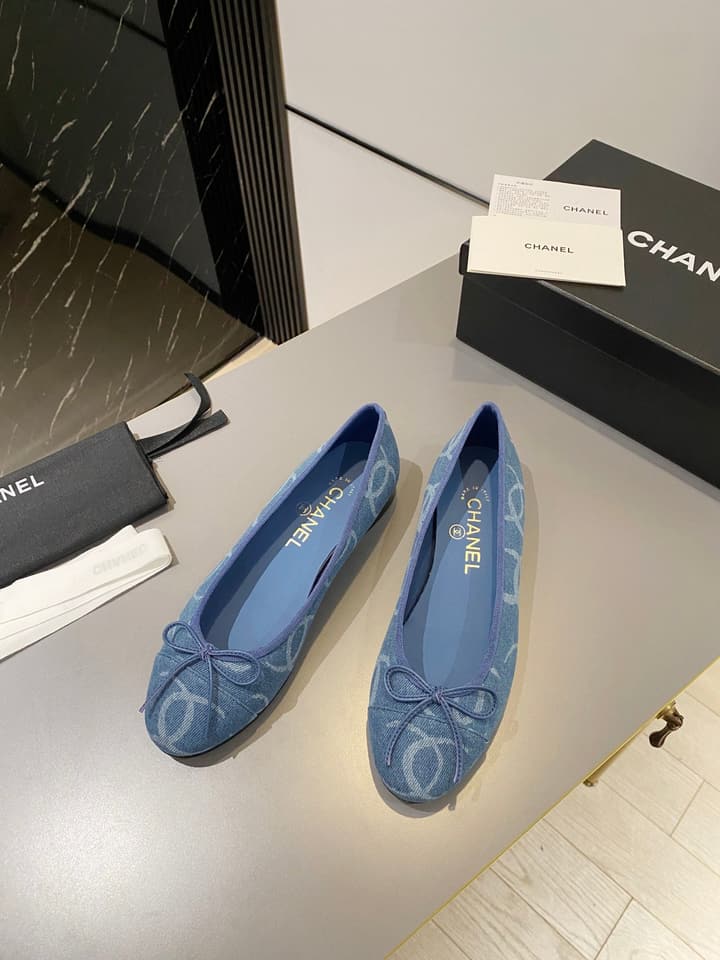 Chanel Classic Ballet Flats in Fuchsia Embossed