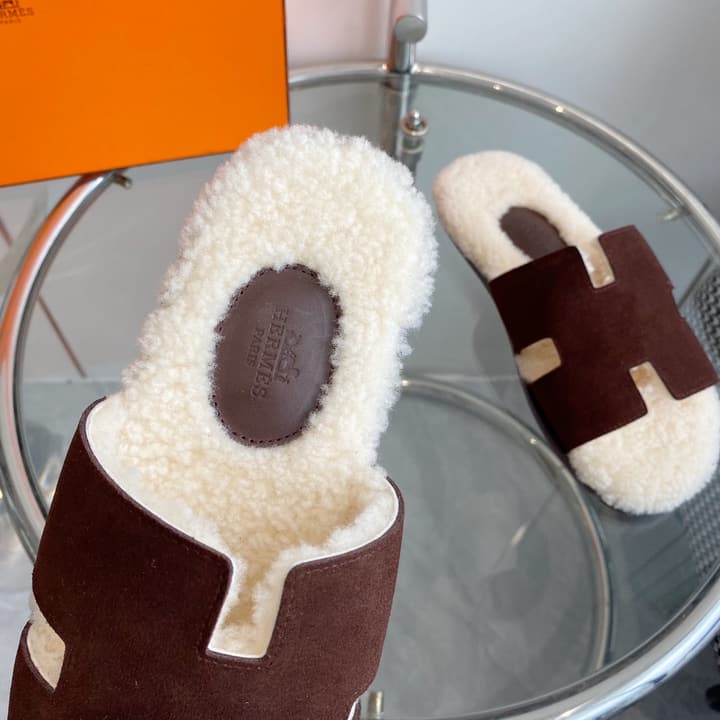 Hermès Izmir Classic H Wool Slippers in Black
