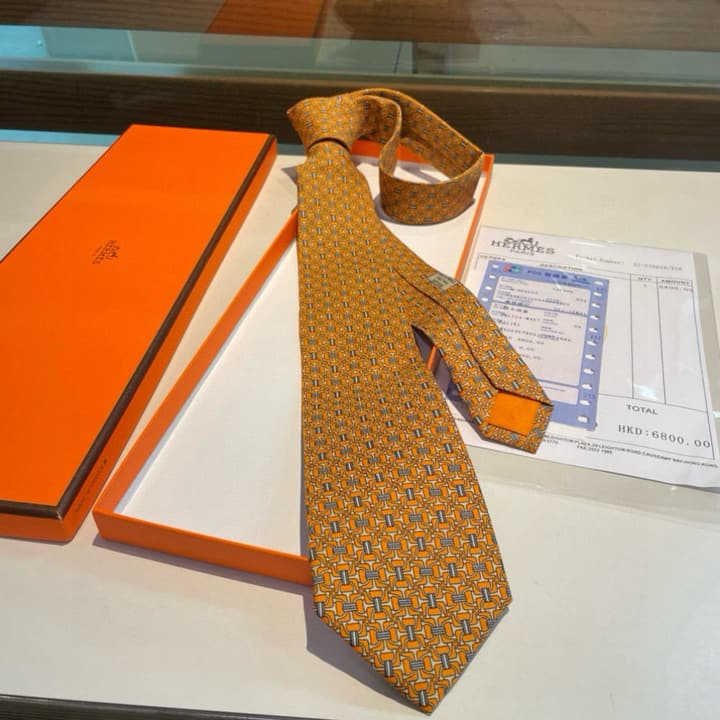 Hermès Men's Horsebit Print Silk Tie