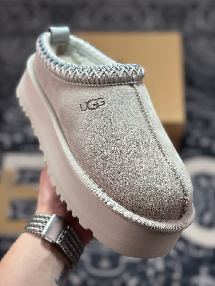 UGG Tazz Platform Snow Boots in Classic Black