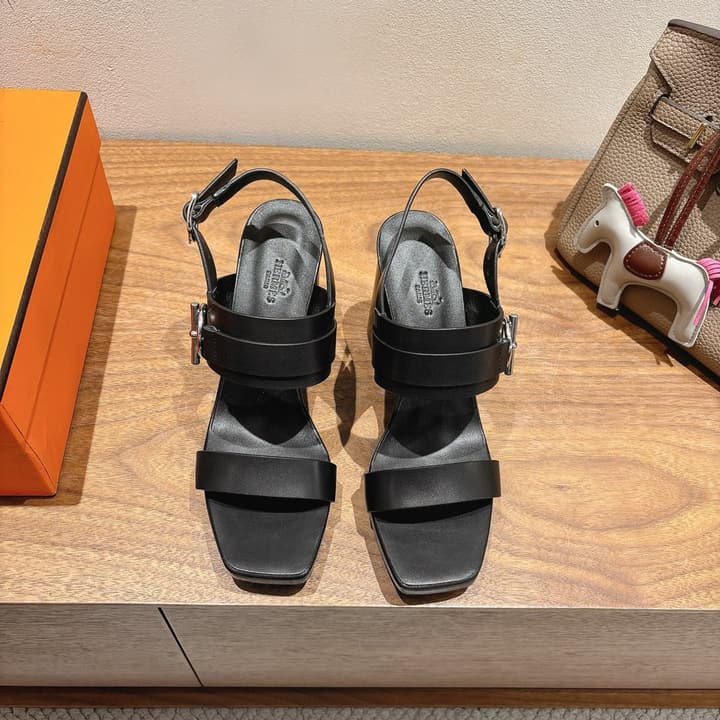 Hermes Color Block Flat Sandals – 2025 New Collection in Black