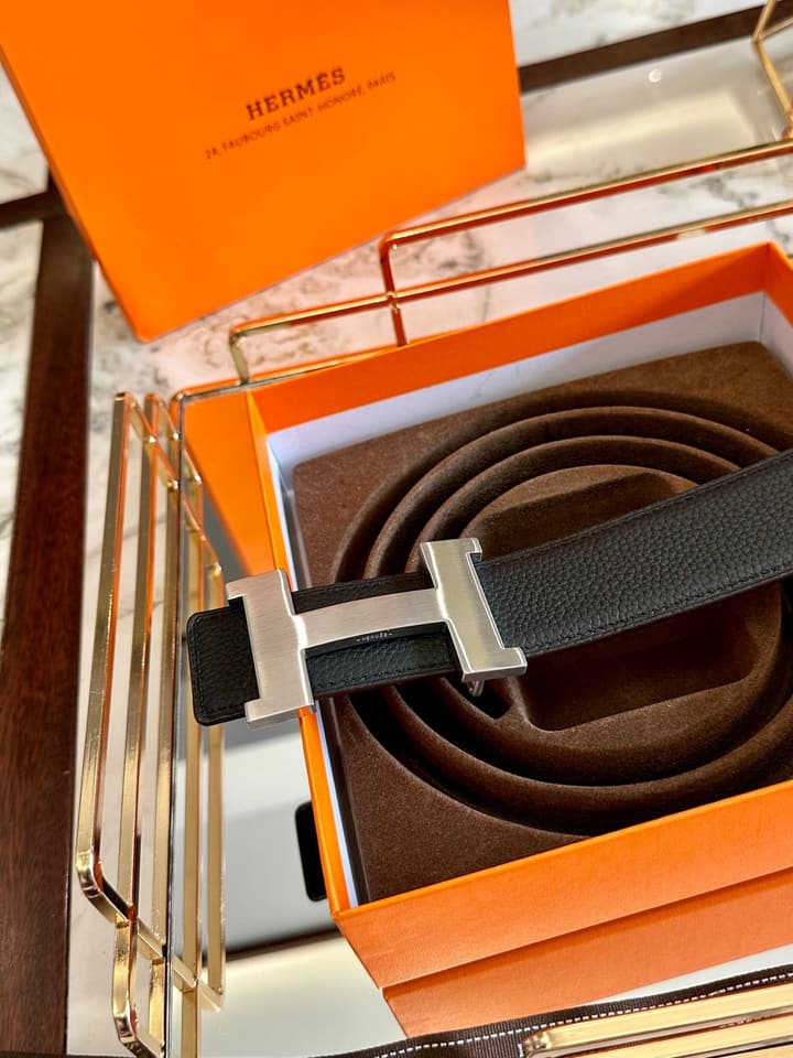 Hermès Textured Leather H Buckle Belt in Black Textured Leather With Silver H Buckle
