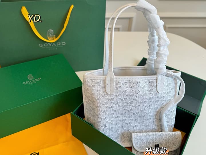 Goyard Reversible Tote Bag with Pouch in Black