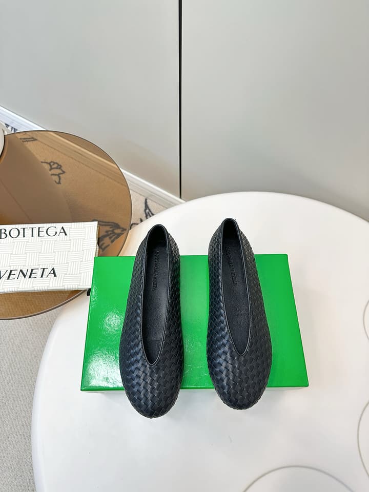 Bottega Veneta 2025 Woven Flat Shoes in Dark Brown