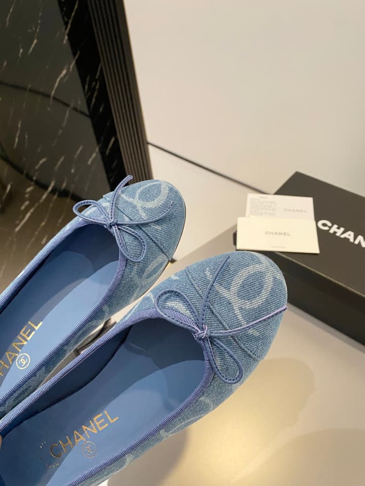 Chanel Classic Ballet Flats in Fuchsia Embossed