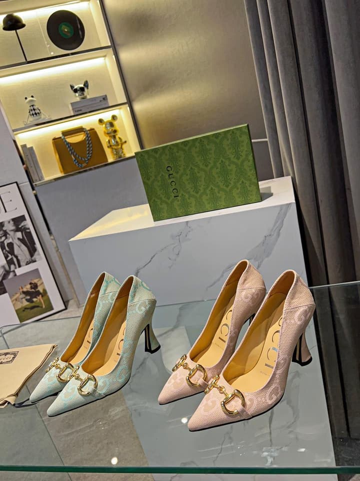 Gucci Pointed-Toe Pumps & Flats – Early Spring Collection