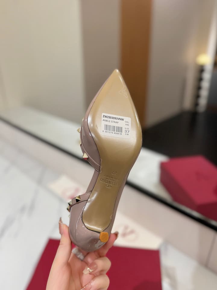 Valentino Rivet Classic Pumps in Black Patent