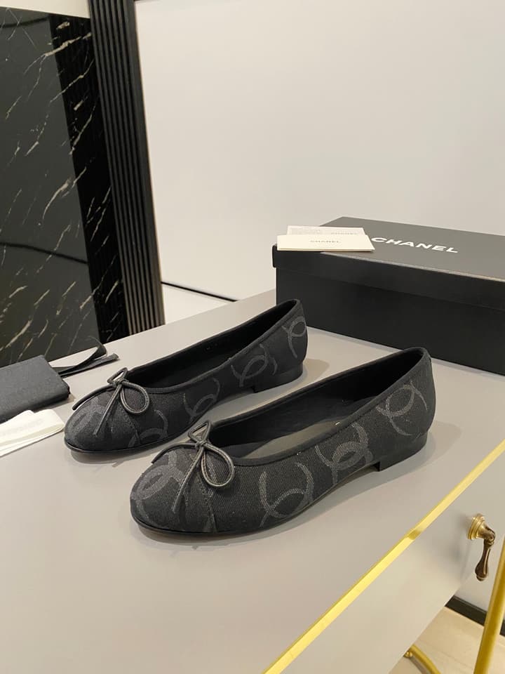 Chanel Classic Ballet Flats in Fuchsia Embossed