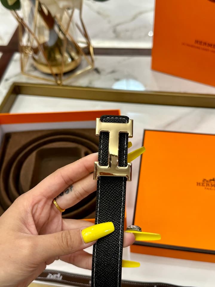 Hermès Classic Leather Belt – 2.5cm in Tan Textured With Polished Gold Buckle