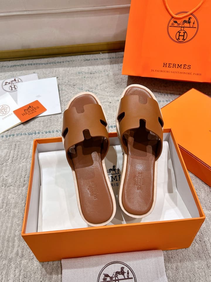 Hermès 2024 Spring/Summer Wedge Sandals – 2024 Spring/Summer Collection in White Leather