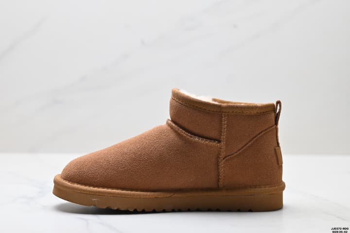 UGG Classic Ultra Mini Platform Snow Boots in Chestnut