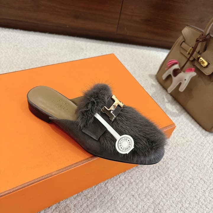 Hermès Mink Suede Loafers & Mules – Autumn/Winter Collection in Black Fur With Gold H