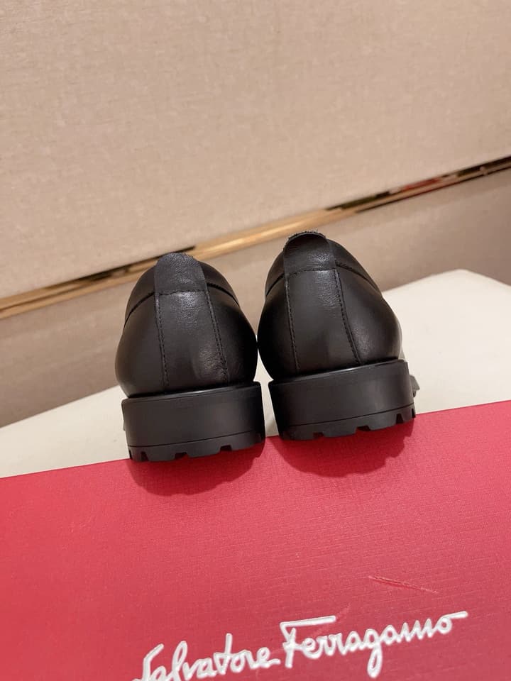 Ferragamo Driving Shoes in Shiny Black Leather