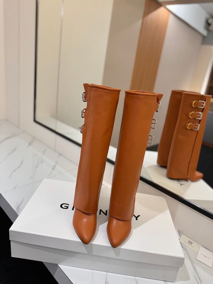 Givenchy Lock Detail Knee-High Boots – 2024 Spring/Summer Collection in Black