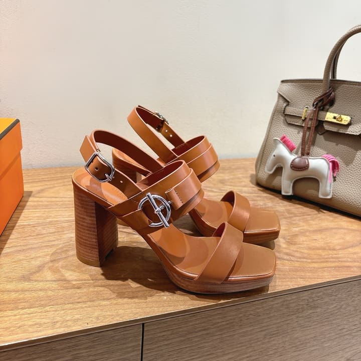 Hermes Color Block Flat Sandals – 2025 New Collection in Black