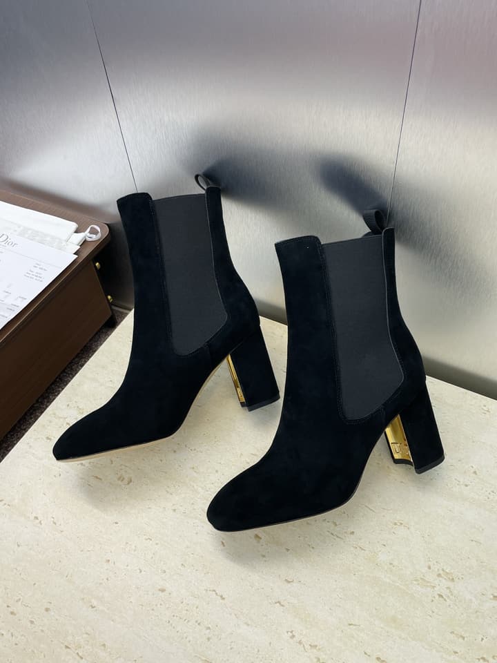 Dior D-Art Chunky Heel Chelsea Ankle Boots – 2025FW in Black Suede
