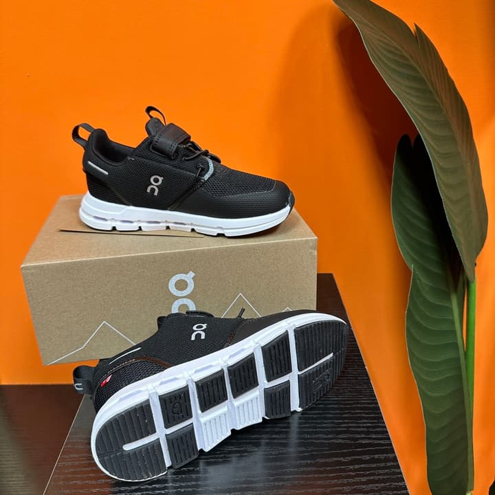 On Kids Running Sneakers – Kids Collection in Black