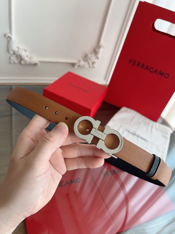 Ferragamo Women's Reversible Leather Belt in Black With Silver Buckle