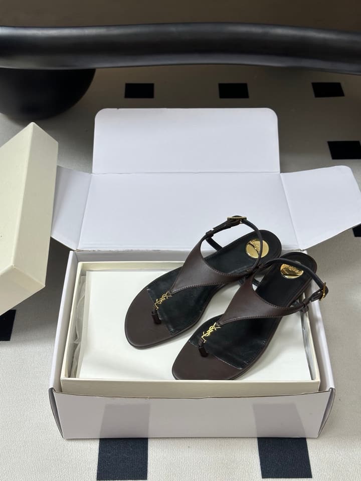 Saint Laurent Classic YSL Logo Flat Sandals – Spring/Summer Collection – 26S in Black