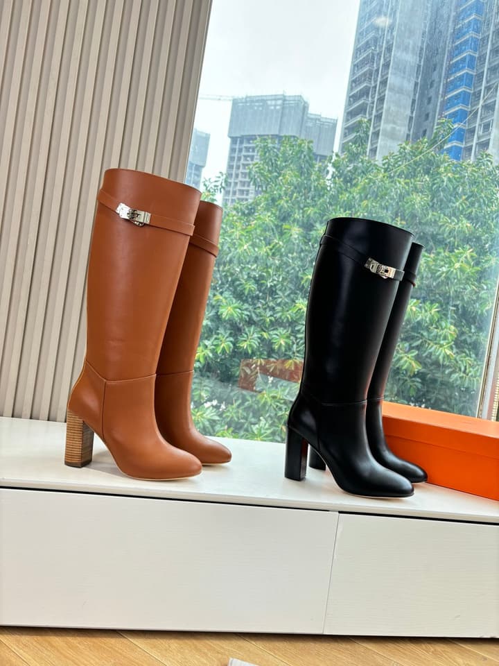Hermès Classic Knee-High Boots – 2025FW in Assorted Buckle Riding Boots Display