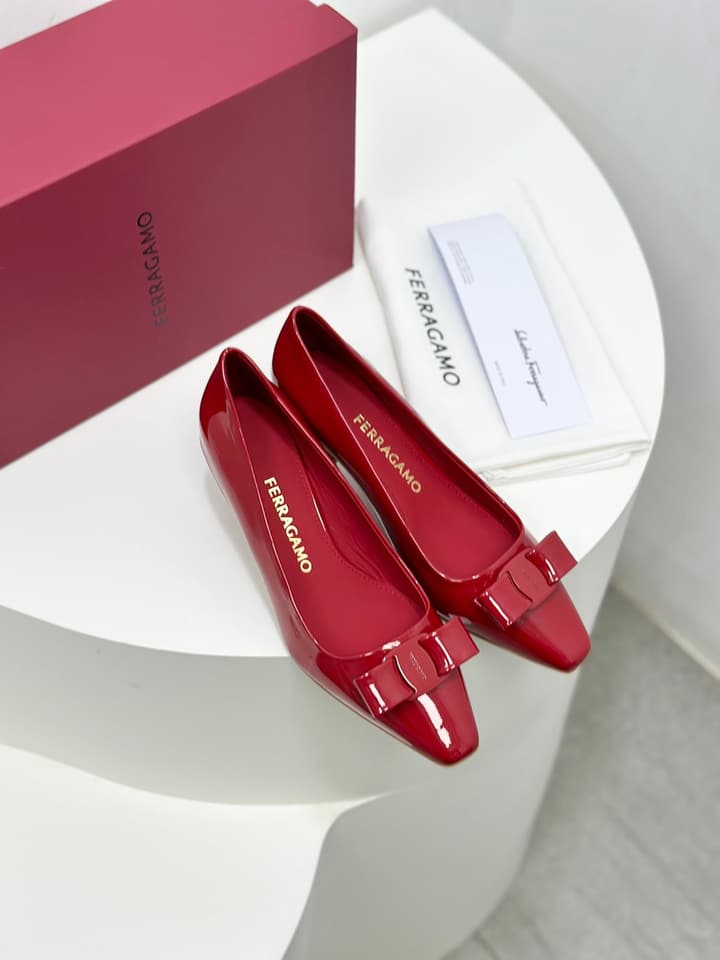 Ferragamo Vara Patent Leather Square Toe Pumps in Black Patent Leather (1cm Heel)
