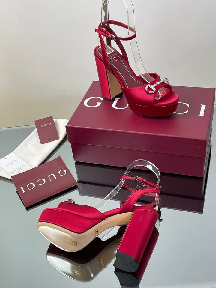 Gucci Platform Rhinestone Horsebit Sandals – Spring/Summer Collection – 2025 in Black Patent