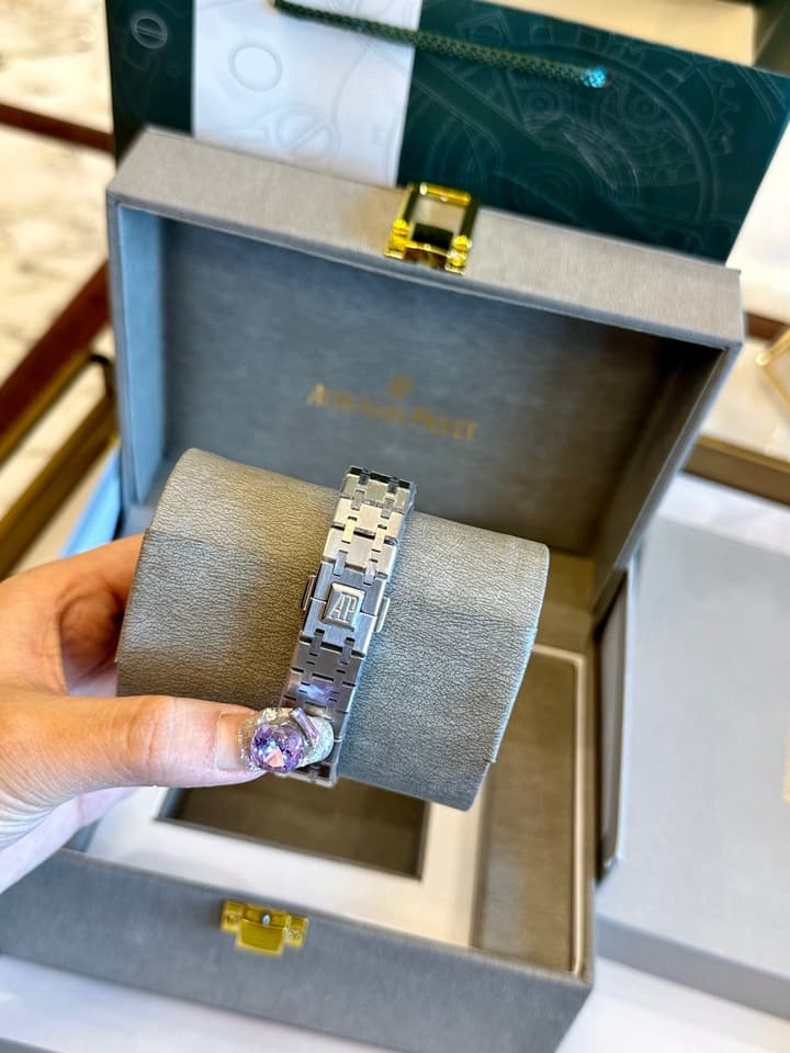 Audemars Piguet Royal Oak Automatic Mechanical Watch – 40mm in Silver - Diamond Dial