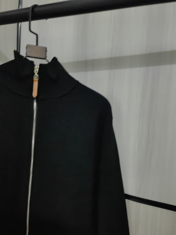Hermès Unisex Wool-Blend Knit Cardigan – Autumn/Winter in Black With Orange H Pockets