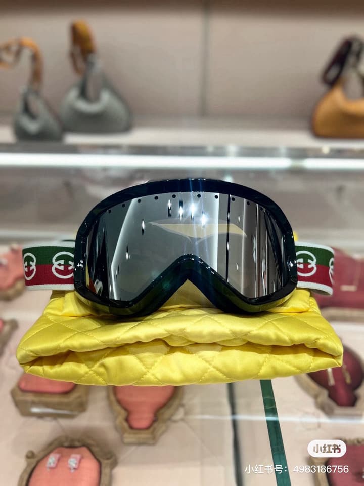 Gucci Ski Goggles in Black Frame, Silver Lens