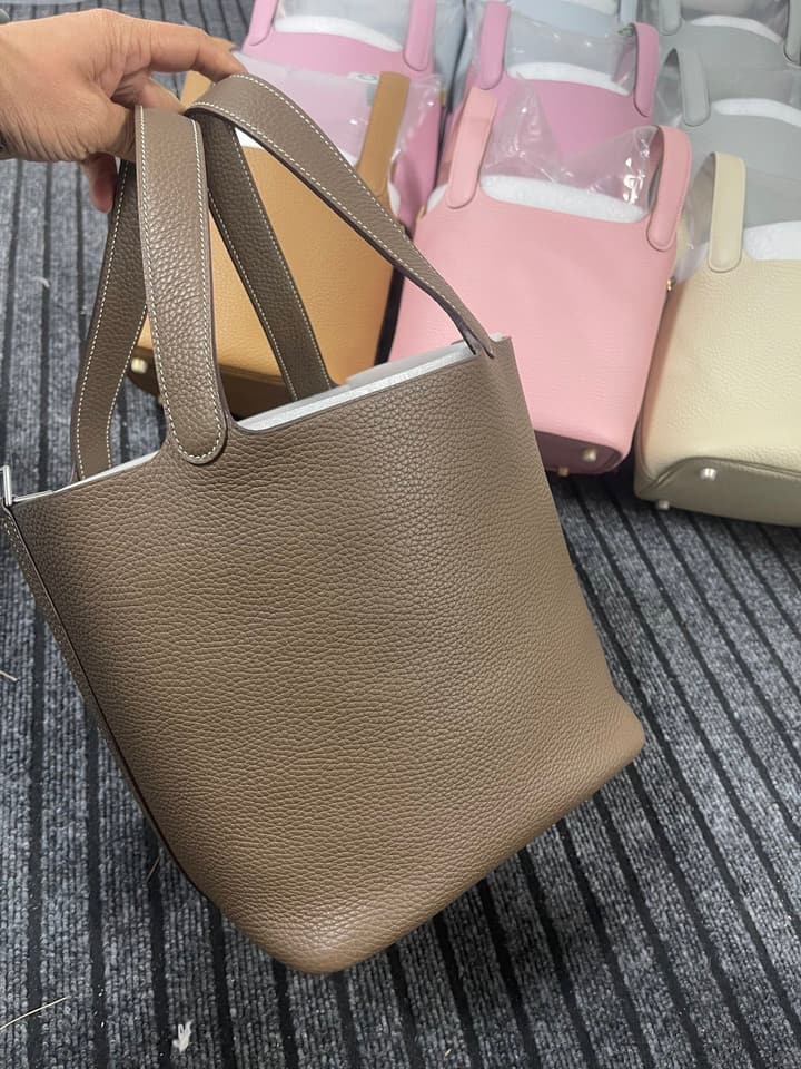 Hermès Picotin 22 Bag in Elephant Grey with Gold Hardware