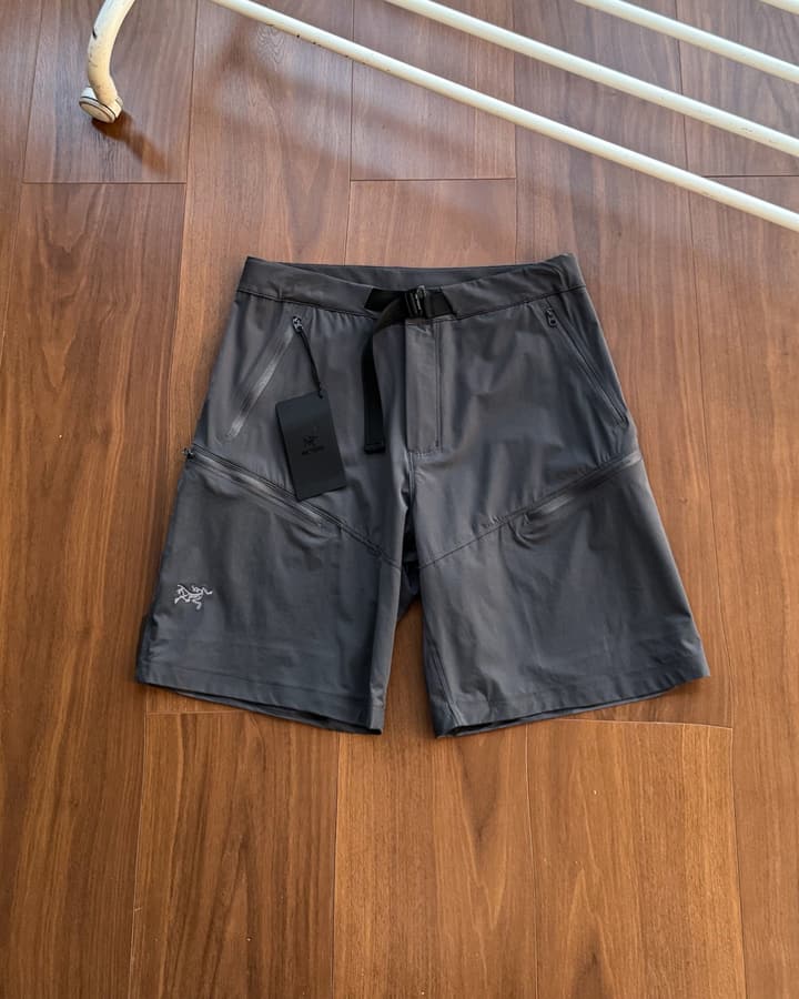 Arc'teryx Logo Embroidered Belted Casual Shorts – Summer Collection in Black