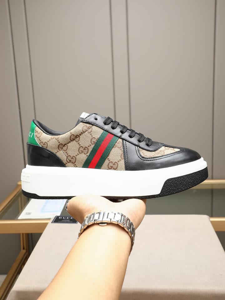 Gucci Men's Calfskin Fashion Loafers in Black Leather And Monogram Canvas