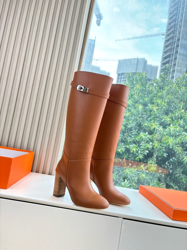 Hermès Classic Knee-High Boots – 2025FW in Assorted Buckle Riding Boots Display