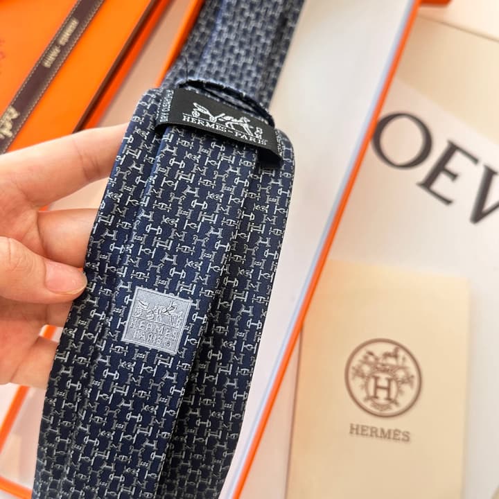Hermès Men's H-Logo Silk Tie in Black