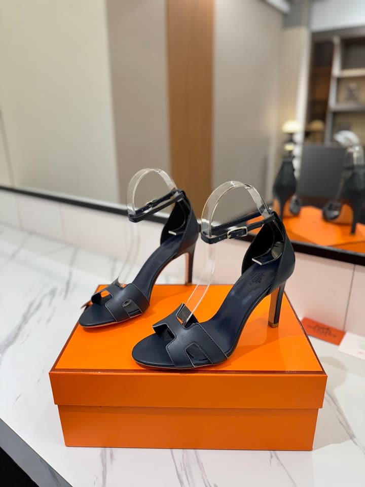 Hermès Classic Smooth Cowhide Pumps – 9cm in Caramel Brown