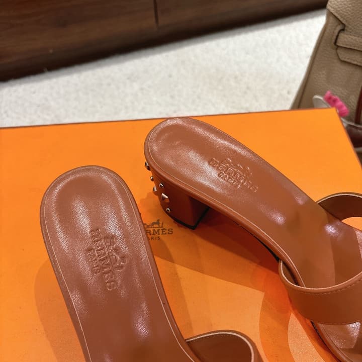 Hermès Oasis H-Slippers Sandals – New Colorway in Black Leather