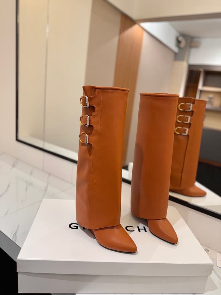 Givenchy Lock Detail Knee-High Boots – 2024 Spring/Summer Collection in Black