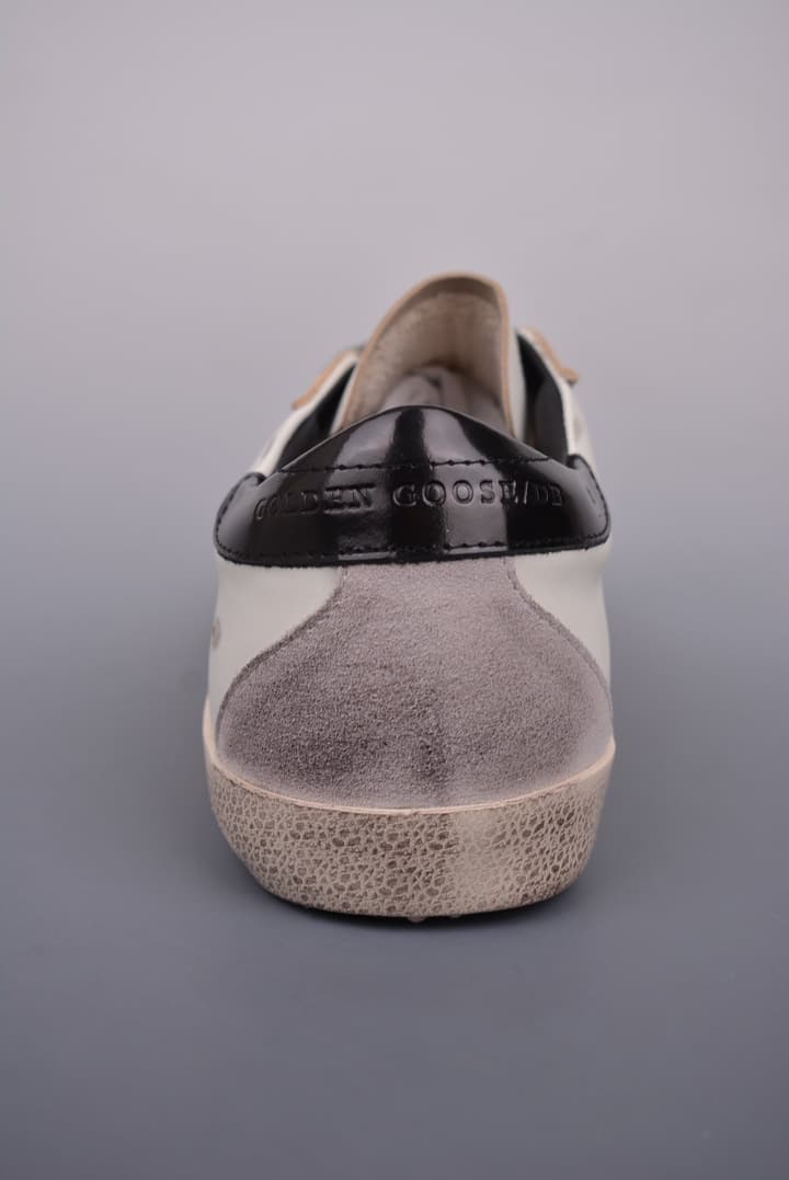 Golden Goose Super Star Distressed Sneakers – 2023 Collection in White With Navy Heel
